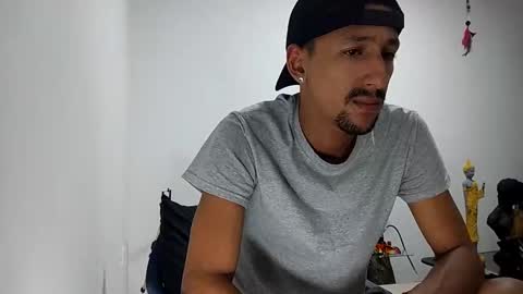 Snapshot of guykarim chatting on September 25, 3:49 am karim online show from September 25, 3:49 am