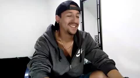 Snapshot of guykarim chatting on December 24, 1:16 am karim online show from December 24, 1:16 am