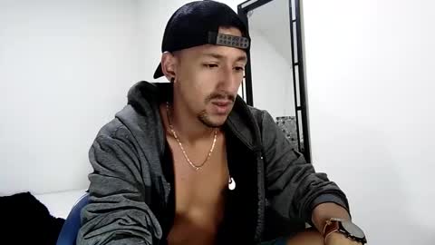 Snapshot of guykarim chatting on January 12, 12:39 am karim online show from January 12, 12:39 am