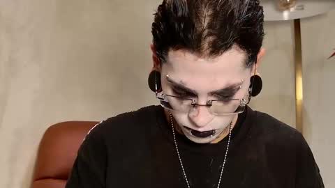 Snapshot of hades_hellhunt chatting on October 12, 2:22 pm hades_hellhunt online show from October 12, 2:22 pm