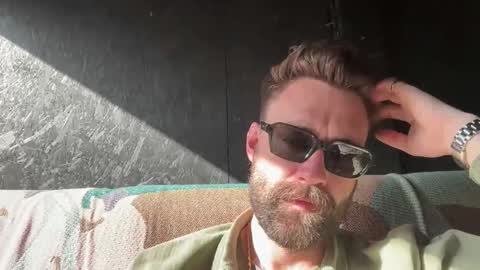 hairy_andhung69 online show from June 5, 4:24 pm