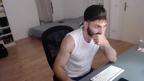 Snapshot of hairy_superman chatting on October 14, 9:00 pm hairy_superman online show from October 14, 9:00 pm