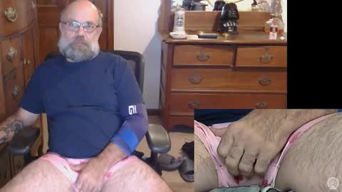 HairyDaddyBear69 online show from November 30, 8:44 pm