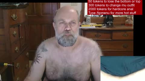 HairyDaddyBear69 online show from April 10, 7:21 pm
