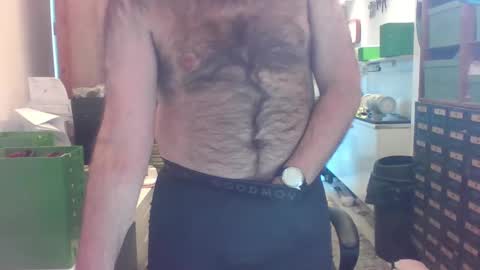hairyhairybear123 online show from December 4, 9:07 am