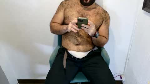 Snapshot of hairyinstinct chatting on November 2, 3:11 am hairyinstinct online show from November 2, 3:11 am