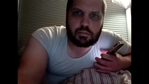 Snapshot of handsomedaddy198923 chatting on October 1, 7:23 am handsomedaddy198923 online show from October 1, 7:23 am