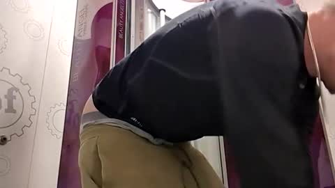 handsomerob42 online show from December 18, 11:39 am