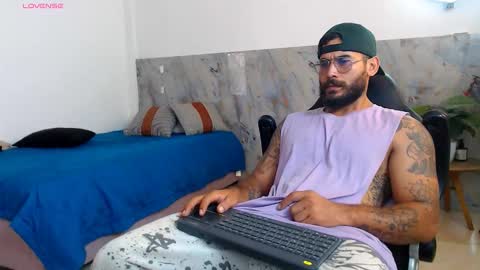 hanz_col online show from November 9, 1:26 pm