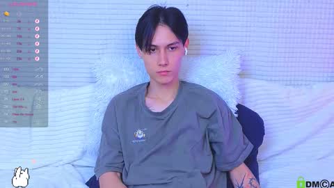 Snapshot of hard__fantasy chatting on October 21, 9:50 pm Mark online show from October 21, 9:50 pm