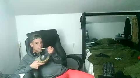 Hardnhorny4hottys online show from December 6, 5:31 am