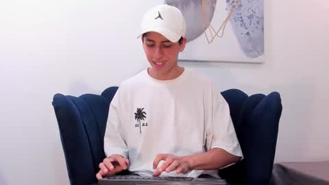   H  K   online show from October 8, 8:46 pm