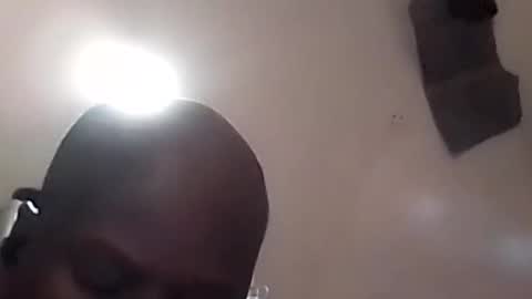 Snapshot of hbdj2164 chatting on December 17, 10:34 am hbdj2164 online show from December 17, 10:34 am