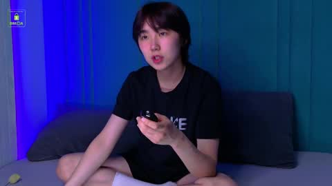 HEEJIN online show from April 10, 8:16 pm