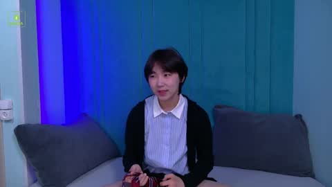 HEEJIN online show from April 12, 3:35 pm