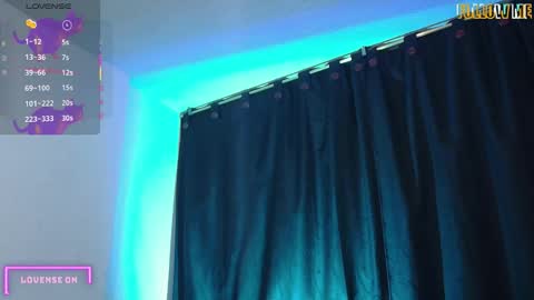 Snapshot of hellcat_xx chatting on September 20, 12:43 am CROW online show from September 20, 12:43 am
