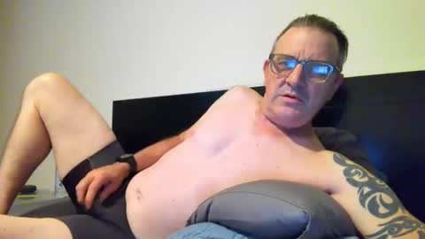 hempie1973 online show from January 18, 12:07 pm