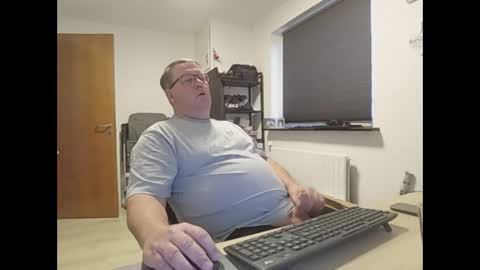 henrikrp1971 online show from December 22, 1:41 pm