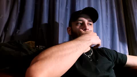 Snapshot of henryaxe chatting on December 10, 11:53 pm HenryAxe online show from December 10, 11:53 pm