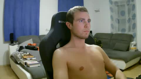 John Pearl online show from April 1, 7:33 pm