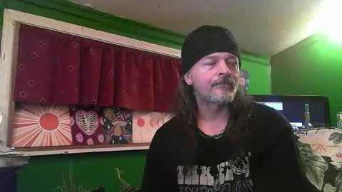 hippiedad333 online show from April 16, 7:08 am