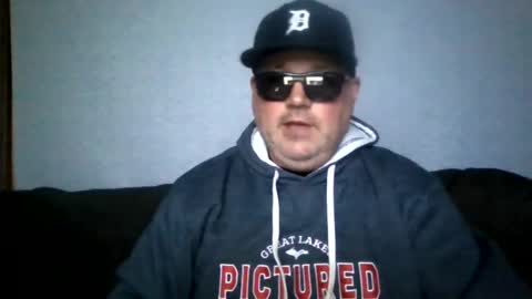 holden_minutz online show from July 29, 6:56 am