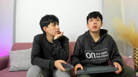 hoot_booys_ online show from April 1, 8:39 pm