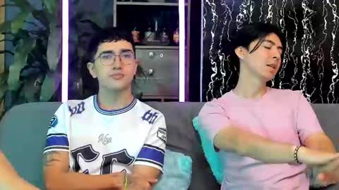 Alex and Camilo online show from July 7, 2:43 pm