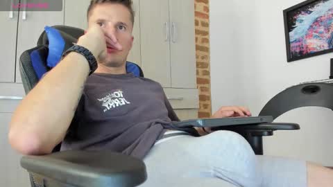 Snapshot of horse_man2 chatting on September 25, 6:29 pm horse_man2 online show from September 25, 6:29 pm