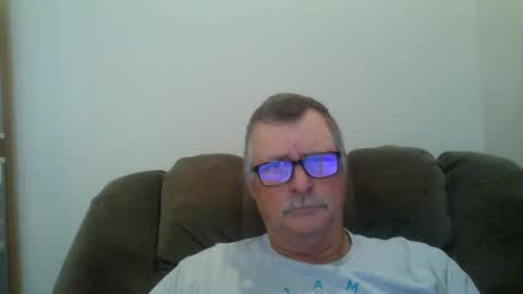 Snapshot of hot4tightholes chatting on December 2, 2:28 pm hot4tightholes online show from December 2, 2:28 pm
