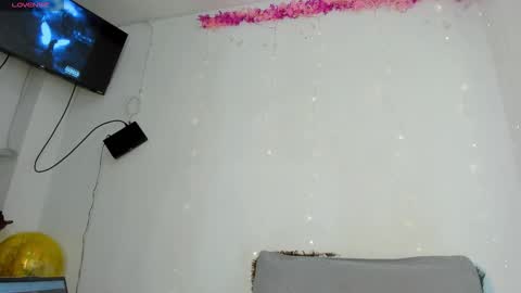 hot boy 04 online show from November 9, 1:15 pm