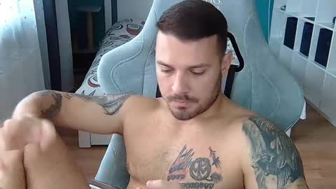 Snapshot of hot_cap_77 chatting on October 6, 1:16 pm hot_cap_77 online show from October 6, 1:16 pm