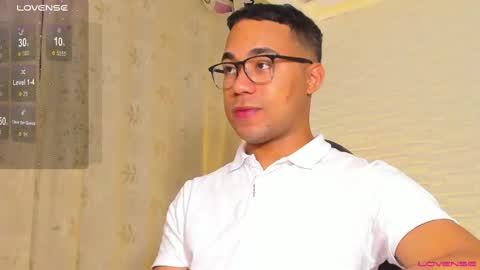 hot_dreams_x online show from December 31, 6:46 pm