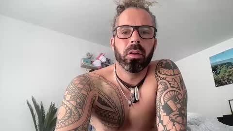 Snapshot of hot_sex83 chatting on December 9, 9:28 am letmedoo2 online show from December 9, 9:28 am