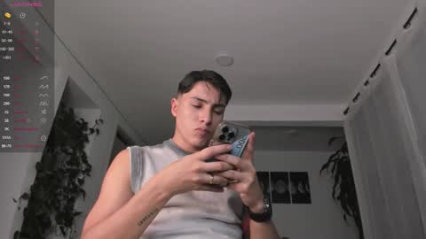 Snapshot of hotay_ chatting on October 19, 12:26 am Andrew xdres08 online show from October 19, 12:26 am