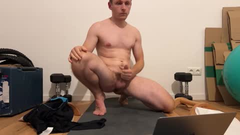 hotboyfeet92 online show from October 26, 8:44 pm
