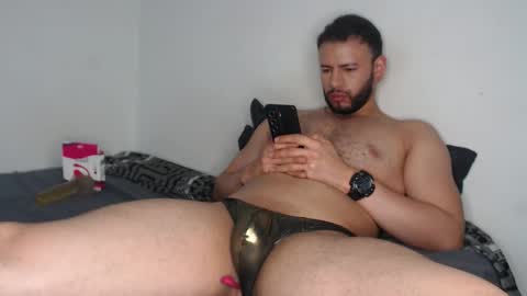 Snapshot of hotdereck33 chatting on October 10, 4:17 am hotdereck33 online show from October 10, 4:17 am