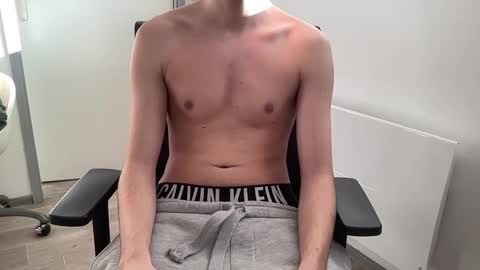 hotfrenchguy3 online show from January 6, 1:48 pm