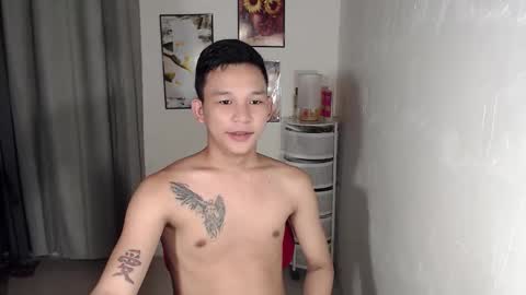 Snapshot of hotguy0503 chatting on October 18, 6:35 pm hotguy0503 online show from October 18, 6:35 pm