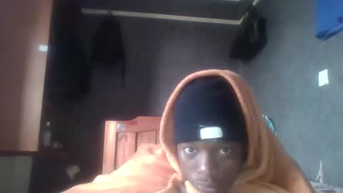 Snapshot of hotguyy001 chatting on February 16, 4:53 am hotguyy001 online show from February 16, 4:53 am