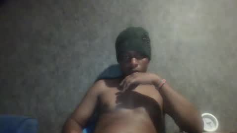Snapshot of hotguyy001 chatting on February 15, 3:50 pm hotguyy001 online show from February 15, 3:50 pm