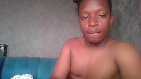 Snapshot of hotguyy001 chatting on February 12, 12:12 pm hotguyy001 online show from February 12, 12:12 pm