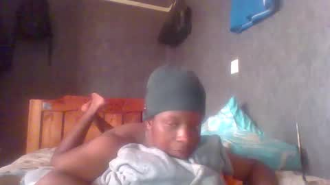 Snapshot of hotguyy001 chatting on February 18, 1:55 pm hotguyy001 online show from February 18, 1:55 pm