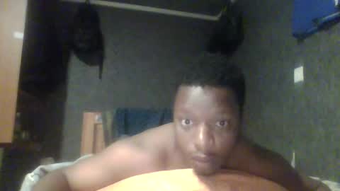 Snapshot of hotguyy001 chatting on February 19, 2:33 am hotguyy001 online show from February 19, 2:33 am