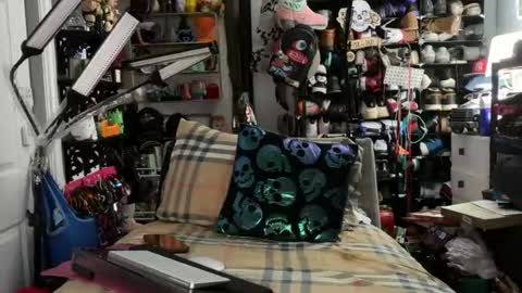 hotstuff775616 online show from July 14, 1:51 am