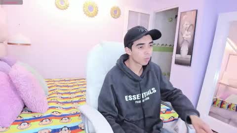 hottiie_guy online show from October 28, 6:21 pm