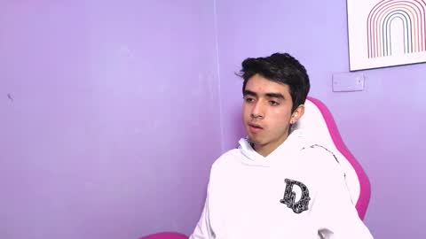 hottiie_guy online show from December 3, 7:09 pm