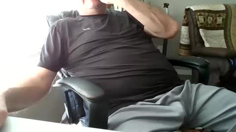 Snapshot of hottop_1981 chatting on February 9, 7:52 pm Hottop 1981 online show from February 9, 7:52 pm