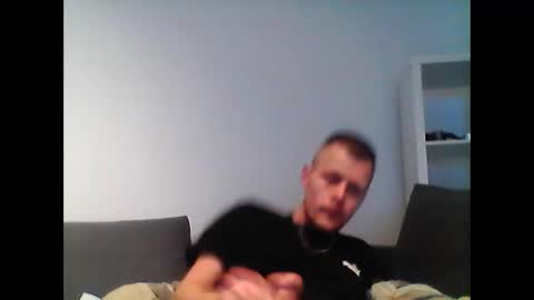 Snapshot of hubikush22 chatting on December 9, 4:51 pm hubikush22 online show from December 9, 4:51 pm