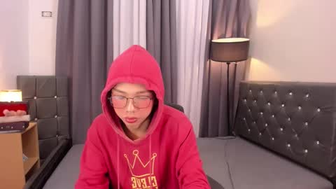 hugecock_pretty714250 online show from December 14, 11:45 pm